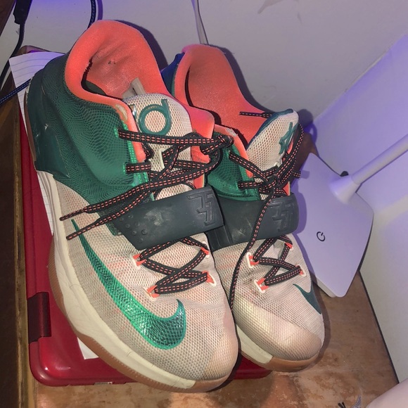 KDs basketball shoes - Picture 1 of 2